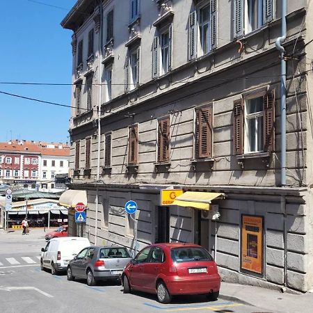 Collins Emerald Center PUY Exterior foto