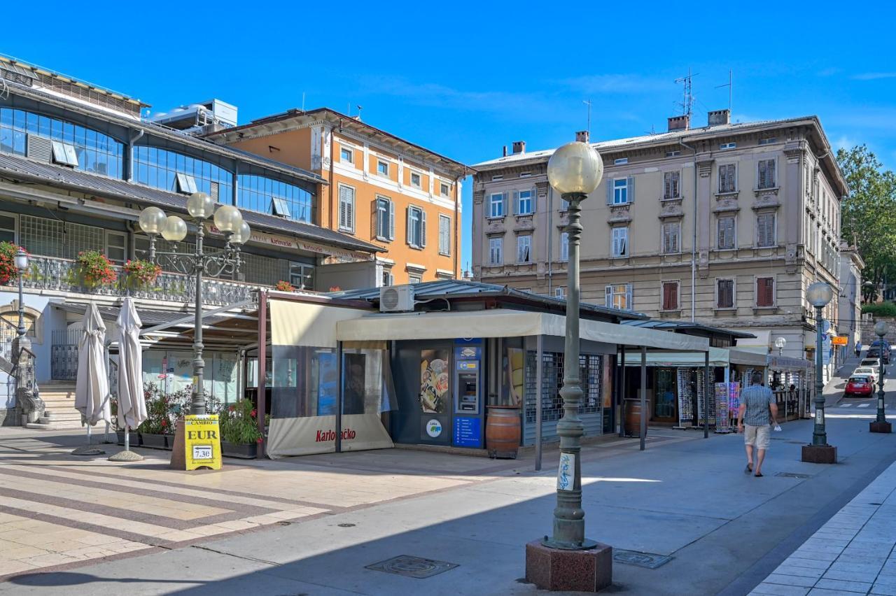 Collins Emerald Center PUY Exterior foto